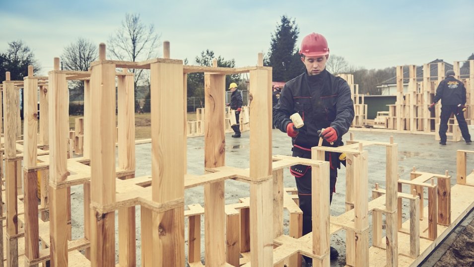 Można budować taniej i bez dewelopera, ale skomplikowane procedury zniechęcają drobnych inwestorów Można budować taniej i bez dewelopera, ale skomplikowane procedury zniechęcają drobnych inwestorów