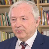 prof. Stanisław Gomułka