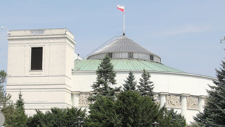 Średnie miasta w Polsce stoją na skraju przepaści. Mają im pomóc miliardy z rządowego pakietu pomocowego Średnie miasta w Polsce stoją na skraju przepaści. Mają im pomóc miliardy z rządowego pakietu pomocowego