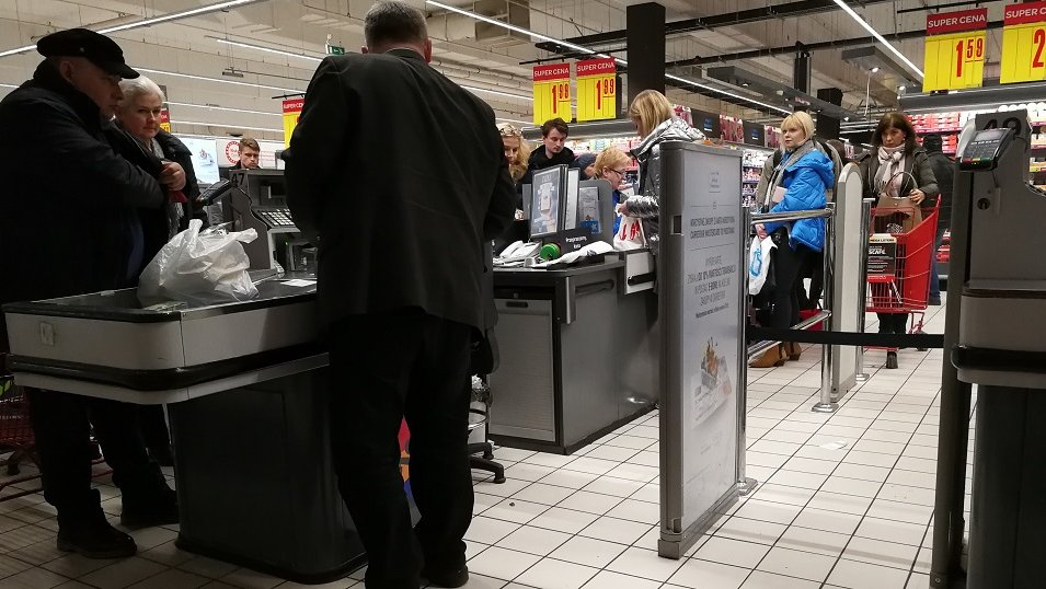 Badanie: Kasjerzy w końcu zadowoleni z zakazu handlu w niedziele? Ekspert: Wyniki są zaskakujące Badanie: Kasjerzy w końcu zadowoleni z zakazu handlu w niedziele? Ekspert: Wyniki są zaskakujące