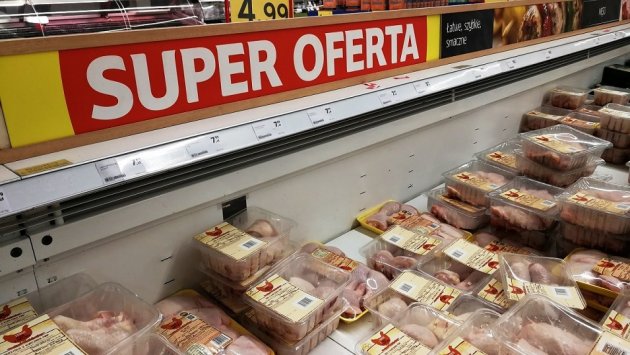 Branża drobiarska: Konsumentów czeka szok. Jesienią mięso z kurczaków i indyków poważnie zdrożeje Branża drobiarska: Konsumentów czeka szok. Jesienią mięso z kurczaków i indyków poważnie zdrożeje