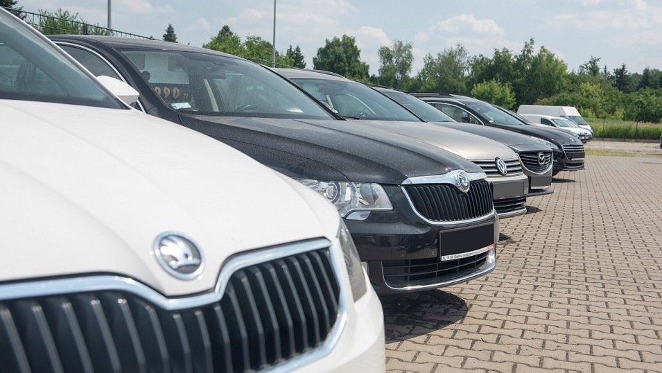 Sprzedaż auta z ukrytą wadą może wpędzić sprzedawcę w kłopoty. Niewiedza sporo kosztuje Sprzedaż auta z ukrytą wadą może wpędzić sprzedawcę w kłopoty. Niewiedza sporo kosztuje