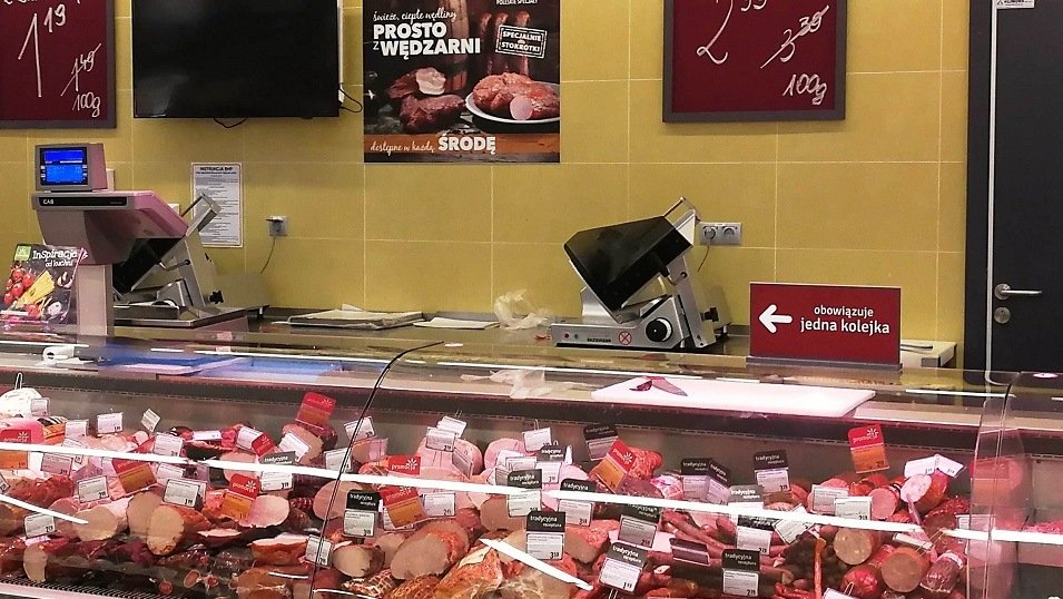 Polacy nie przejęli się ostatnią aferą z mięsem. Bardziej niż wołowinie nie ufają wyrobom z drobiu Polacy nie przejęli się ostatnią aferą z mięsem. Bardziej niż wołowinie nie ufają wyrobom z drobiu