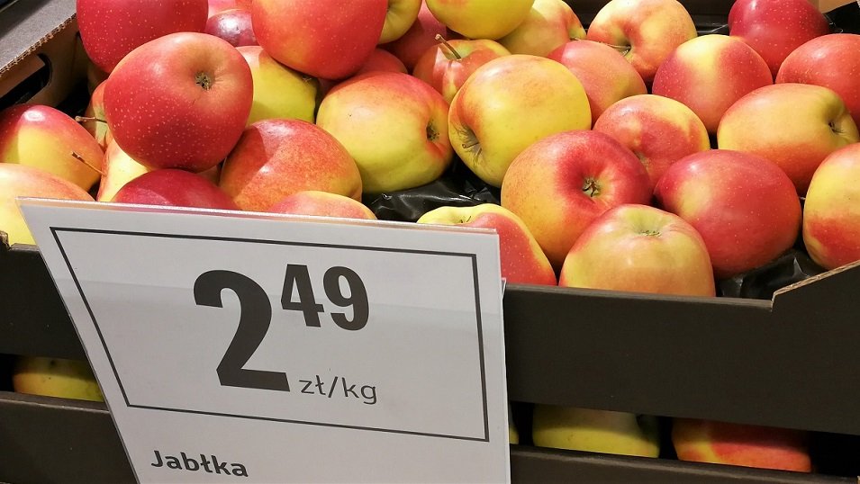 BADANIE: Sklepy rekordowo promują jabłka, ale nie obniżają cen. Za to z roku na rok kupują je coraz taniej BADANIE: Sklepy rekordowo promują jabłka, ale nie obniżają cen. Za to z roku na rok kupują je coraz taniej