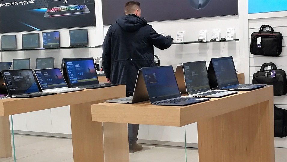 Polacy kupują coraz więcej komputerów poleasingowych. Głównie laptopów. Stacjonarne nie bardzo schodzą