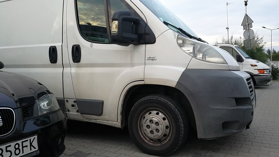 Wspólnoty mieszkaniowe mają problem z dużymi busami. Ich kierowcy często są bezkarni Wspólnoty mieszkaniowe mają problem z dużymi busami. Ich kierowcy często są bezkarni