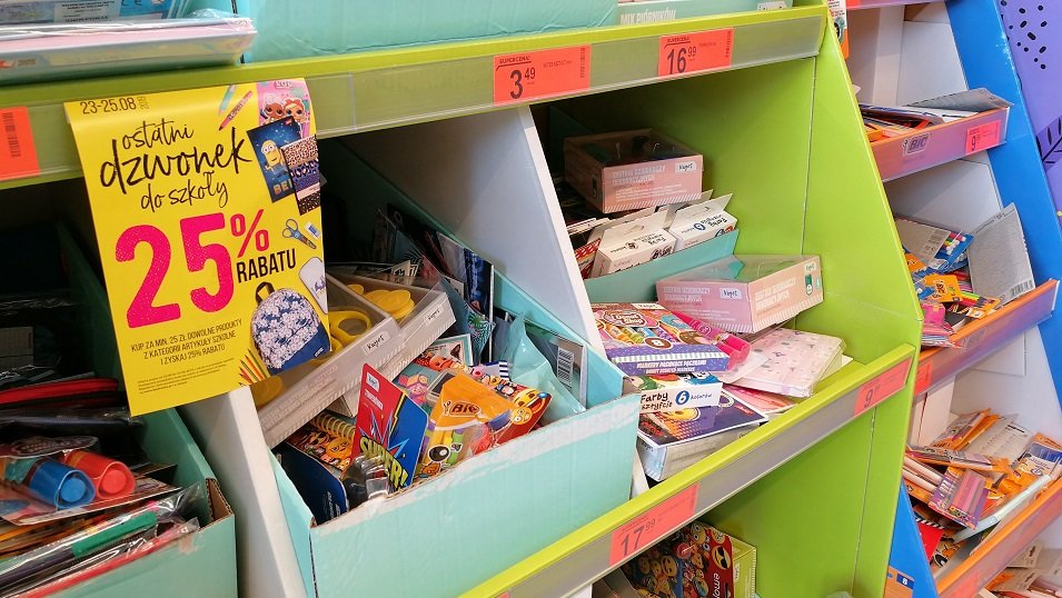 Badanie: W tym tygodniu lepiej omijać hipermarkety i dyskonty. Polacy ruszają po artykuły szkolne Badanie: W tym tygodniu lepiej omijać hipermarkety i dyskonty. Polacy ruszają po artykuły szkolne