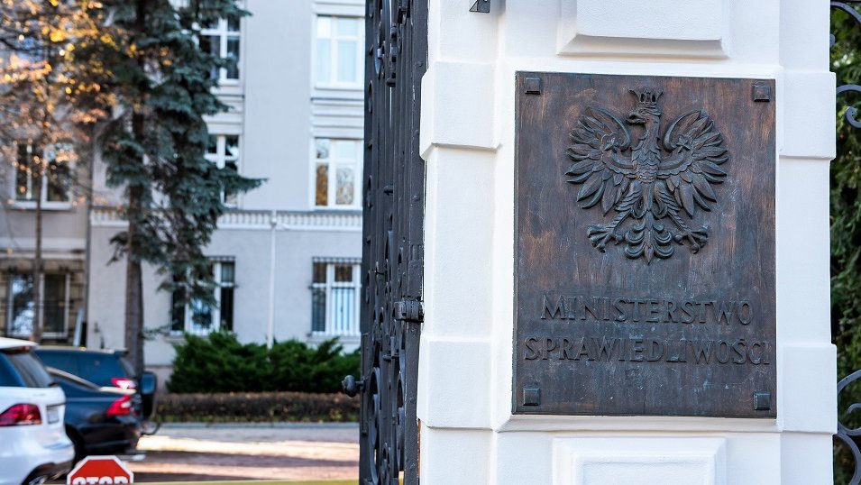 Dane MS: W sądach zapada coraz mniej wyroków na alimenciarzy. Spadek jest na poziomie ponad 40% Dane MS: W sądach zapada coraz mniej wyroków na alimenciarzy. Spadek jest na poziomie ponad 40%