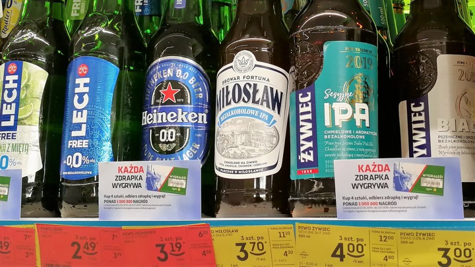 Ceny piwa w wakacje: Było drożej niż rok temu. Najbardziej poszło w górę najtańsze piwo Ceny piwa w wakacje: Było drożej niż rok temu. Najbardziej poszło w górę najtańsze piwo