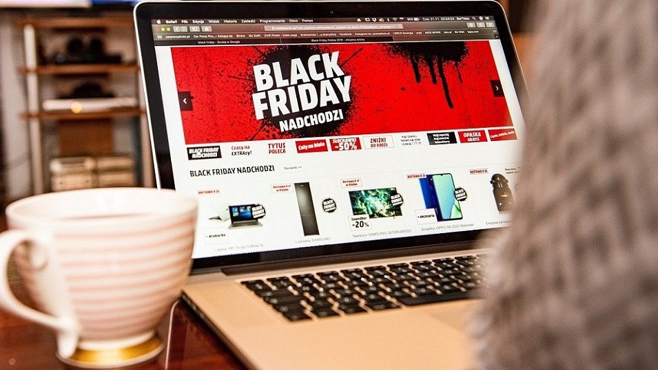 Młodzi Polacy podzieleni w sprawie Black Friday: Sklepy dają słabe oferty. Więcej jest też szumu niż korzyści Młodzi Polacy podzieleni w sprawie Black Friday: Sklepy dają słabe oferty. Więcej jest też szumu niż korzyści