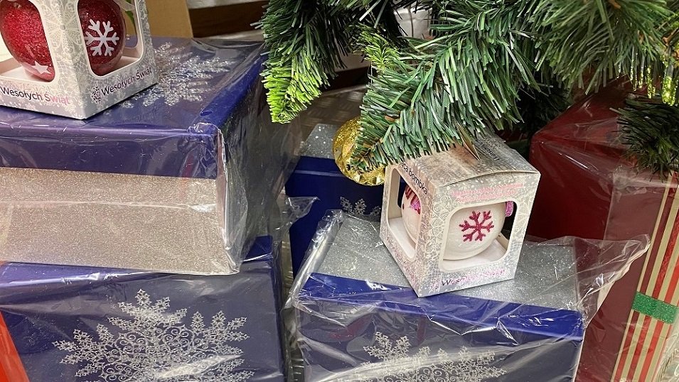 Rośnie liczba Polaków chcących kupić używany prezent na święta. Decyduje o tym znana marka i cena Rośnie liczba Polaków chcących kupić używany prezent na święta. Decyduje o tym znana marka i cena