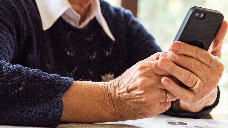 Polacy coraz rzadziej przenoszą numery komórkowe. Tylko jeden z czterech operatorów na plusie Polacy coraz rzadziej przenoszą numery komórkowe. Tylko jeden z czterech operatorów na plusie