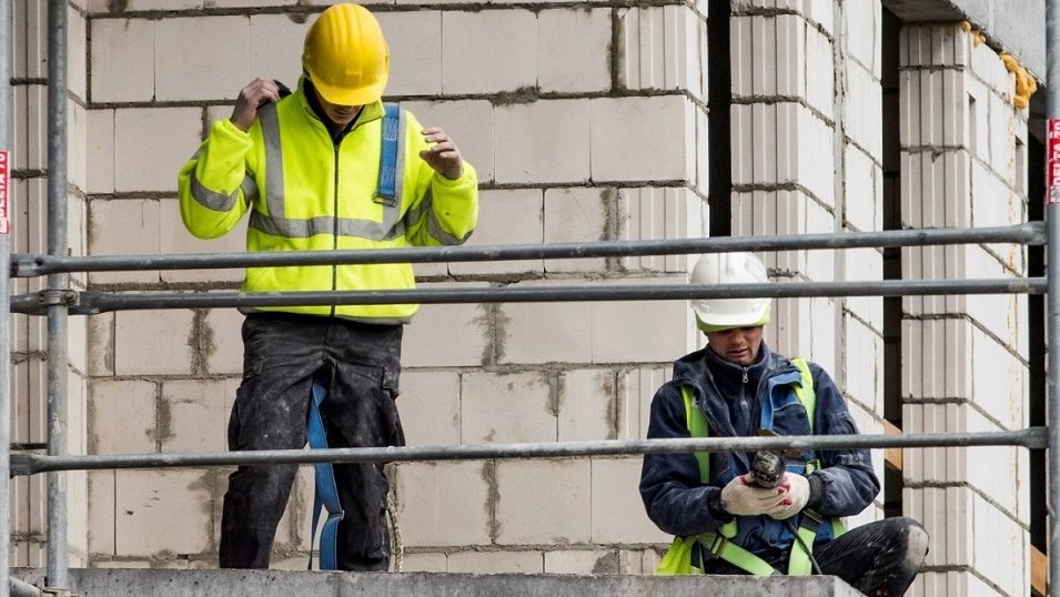 Coraz więcej Ukraińców z ważnym zezwoleniem na pobyt. Mimo wielu zapowiedzi spadku, liczby wciąż rosną Coraz więcej Ukraińców z ważnym zezwoleniem na pobyt. Mimo wielu zapowiedzi spadku, liczby wciąż rosną