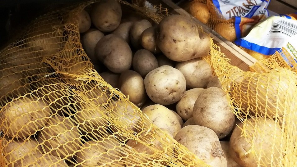 Ceny ziemniaków: W sklepach promocje są dużo mniejsze niż rok temu. Średnio jest drożej o ponad 26% Ceny ziemniaków: W sklepach promocje są dużo mniejsze niż rok temu. Średnio jest drożej o ponad 26%