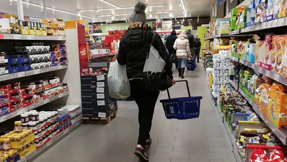 Dane KGP: Pandemia i maseczki sprzyjają kradzieżom w sklepach. Statystki mówią o blisko 30% wzroście Dane KGP: Pandemia i maseczki sprzyjają kradzieżom w sklepach. Statystki mówią o blisko 30% wzroście