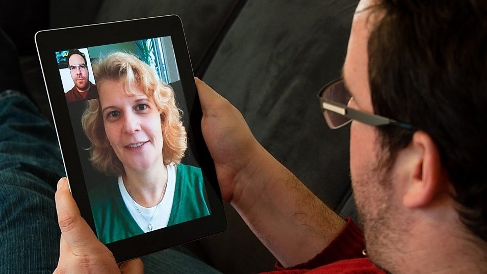 Sklepy coraz odważniej stawiają na wideorozmowy. Zakupy będą częściej robione na odległość Sklepy coraz odważniej stawiają na wideorozmowy. Zakupy będą częściej robione na odległość