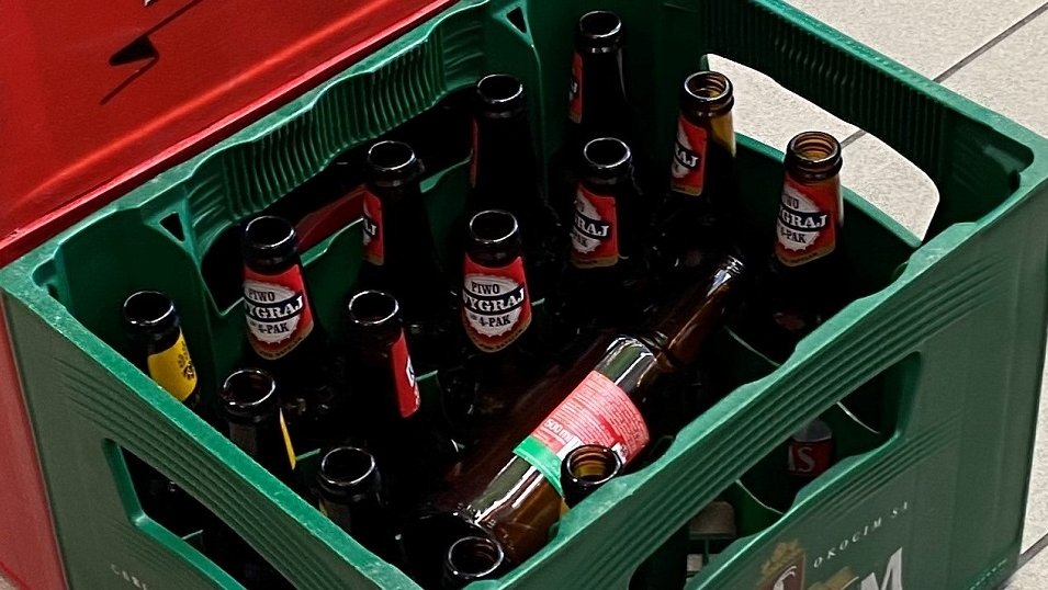 Polacy chcą powrotu do systemu kaucyjnego na butelki. Ministerstwo Klimatu pracuje nad zmianami Polacy chcą powrotu do systemu kaucyjnego na butelki. Ministerstwo Klimatu pracuje nad zmianami