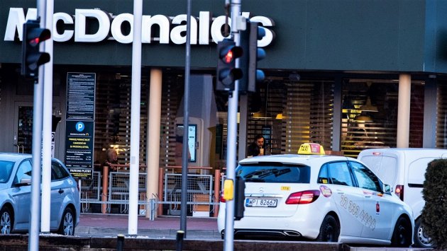 BADANIE: Ruch w fast foodach wciąż na dużym minusie. Klientów jest o blisko 40% mniej niż rok wcześniej BADANIE: Ruch w fast foodach wciąż na dużym minusie. Klientów jest o blisko 40% mniej niż rok wcześniej